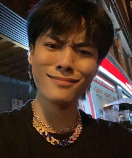 网红晶晶哥图片