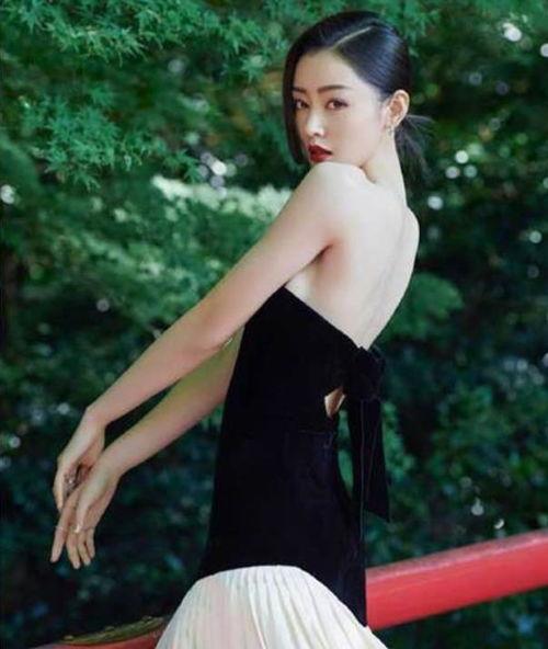 穿乳环的女明星,揭秘穿乳环的女明星风采  第3张